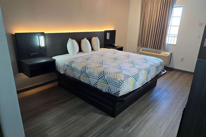 Room 11 of 25