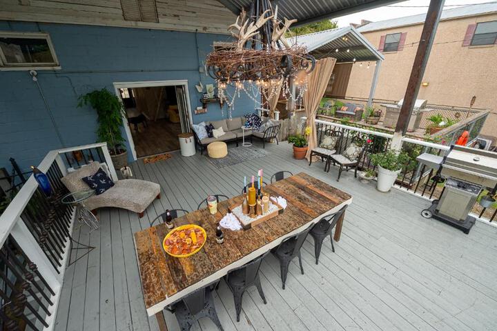 Chateau Royale Pet Friendly, on Bayou, Downtown!