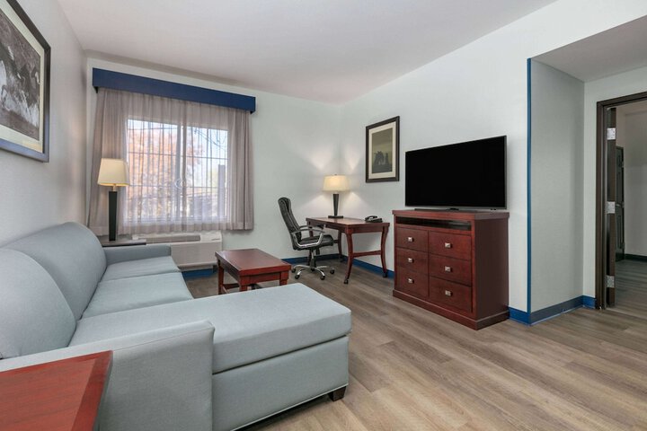 Room 10 of 35