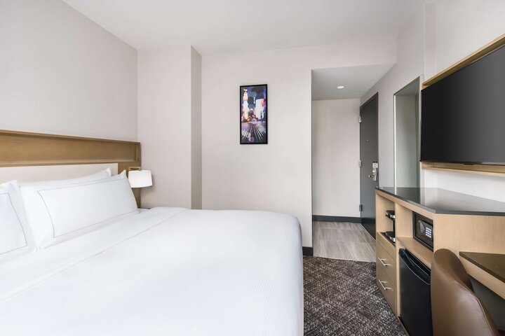 Room 9 of 25