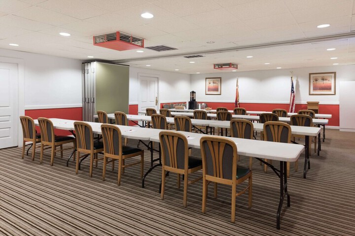 Ramada by Wyndham Mountain Home