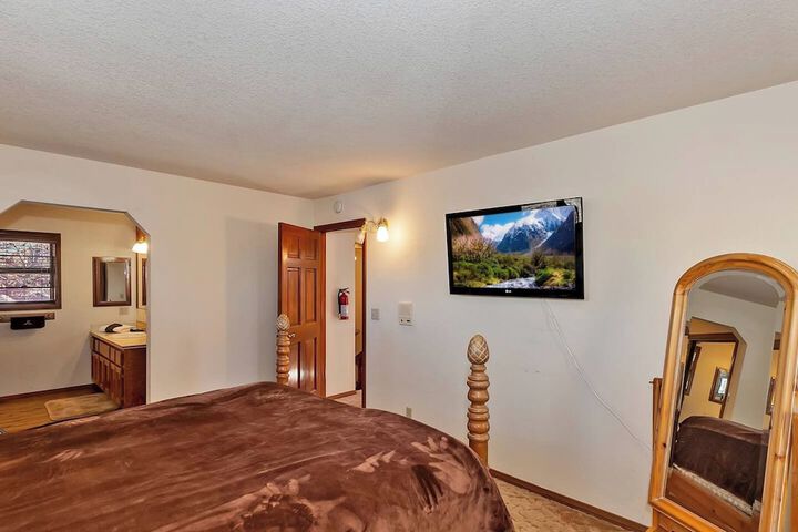 Canyon Castle Mtn Retreat w Hot Tub