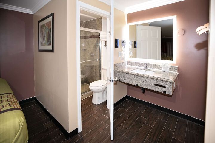Rodeway Inn & Suites Bellflower