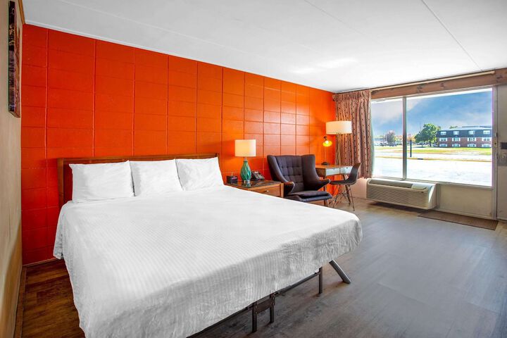 Room 8 of 25