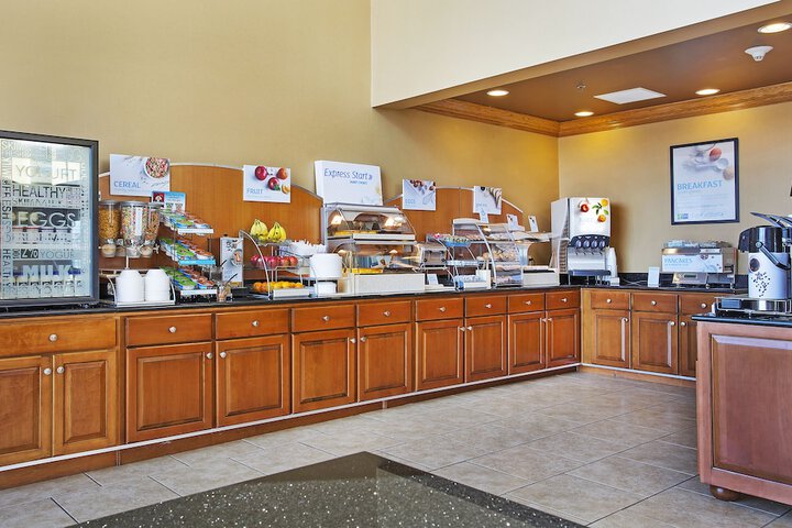 Holiday Inn Express & Suites Somerset Central by IHG