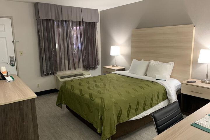 Room 22 of 34