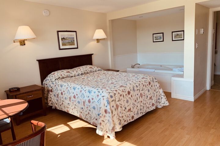 Room 25 of 103