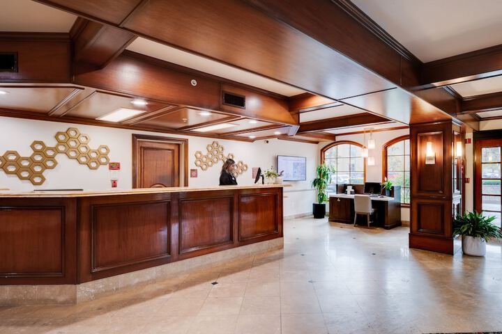 Ayres Suites Mission Viejo – Lake Forest