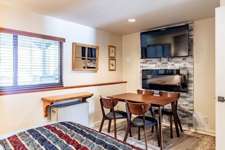 Telemark 5 4 Bedroom Condo by RedAwning