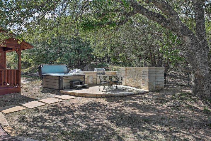 Dripping Springs Cabin w / Pool Hill Country Views