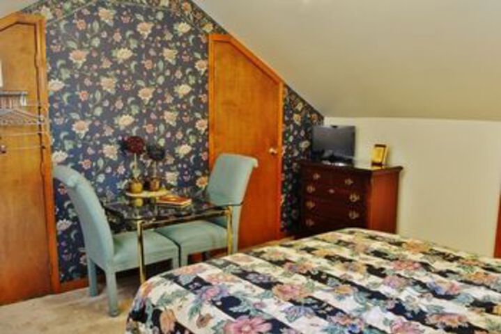 Arbor Hill Inn