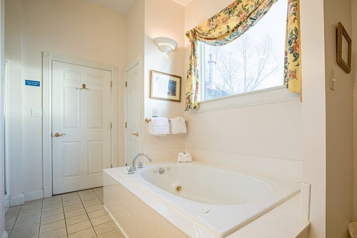 Whitestone Inn