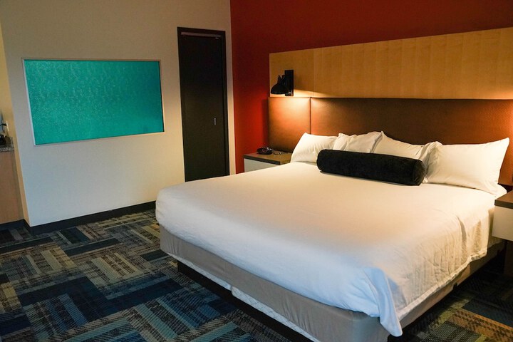 Room 11 of 28