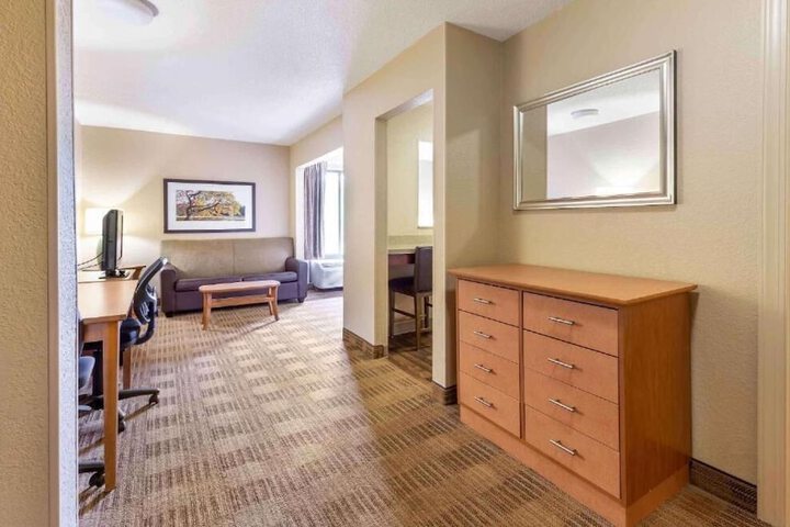 Room 9 of 12