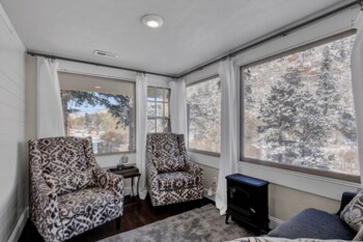 The Chipita Park Cabin