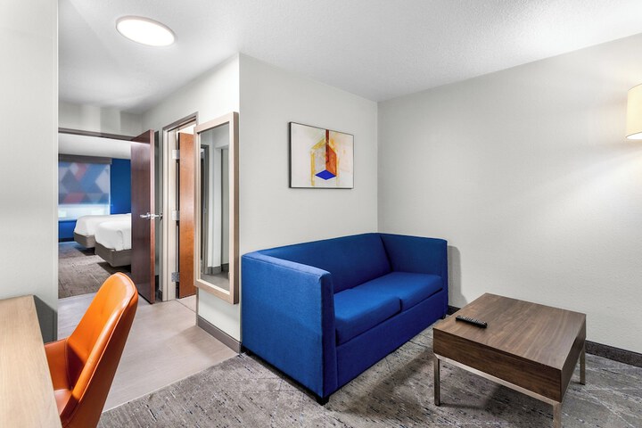Room 32 of 45