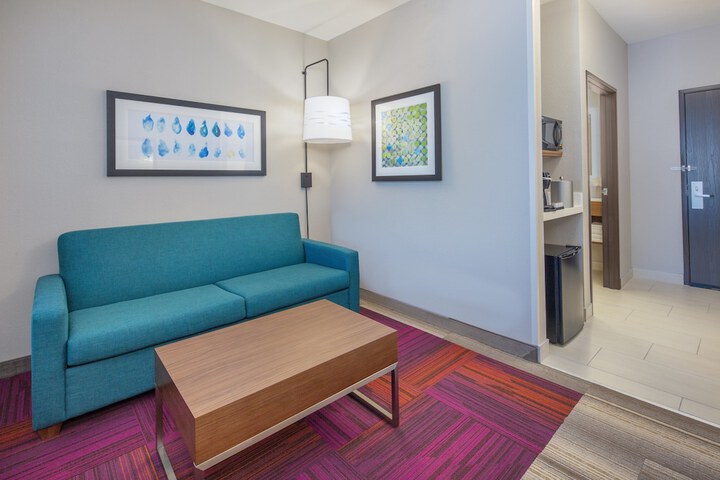 Room 21 of 38