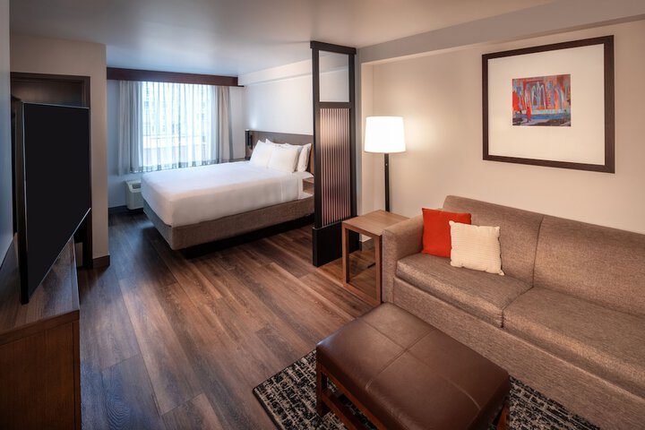 Room 12 of 28