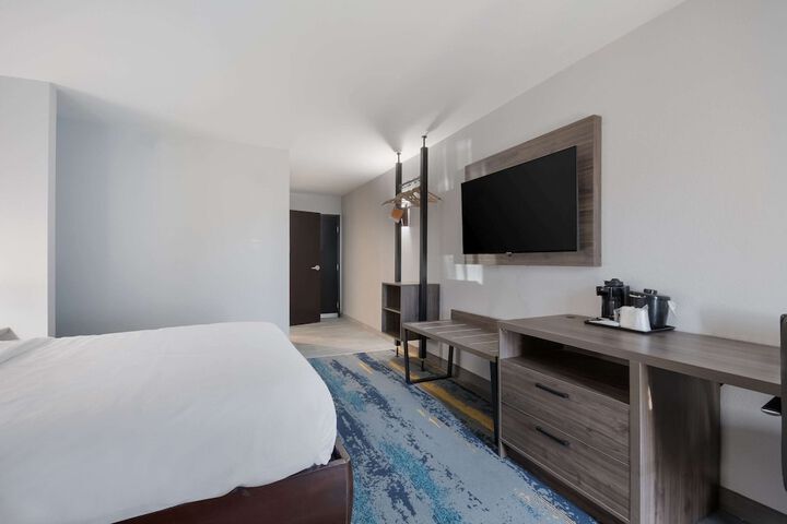 Room 18 of 80