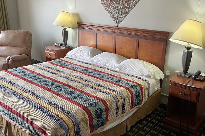 Room 11 of 16