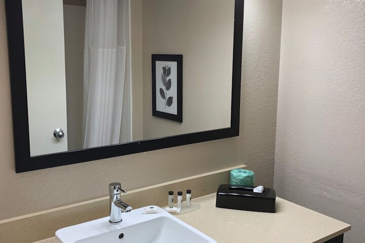 Room 12 of 36