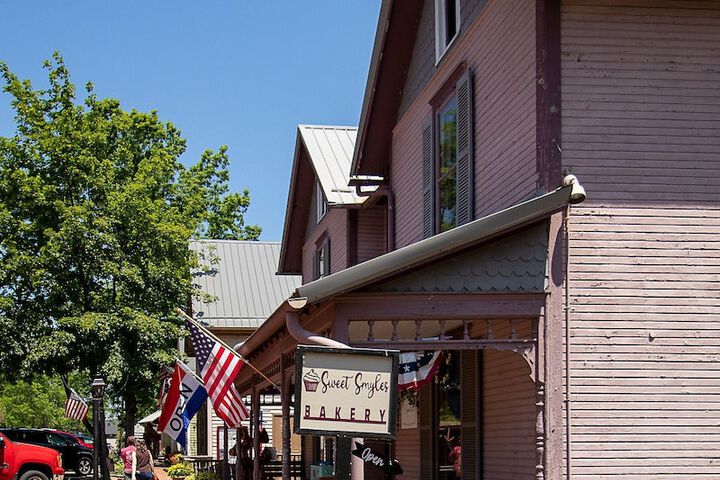 Country Squire Inn & Suites