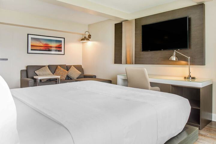 Wyndham Newport Hotel
