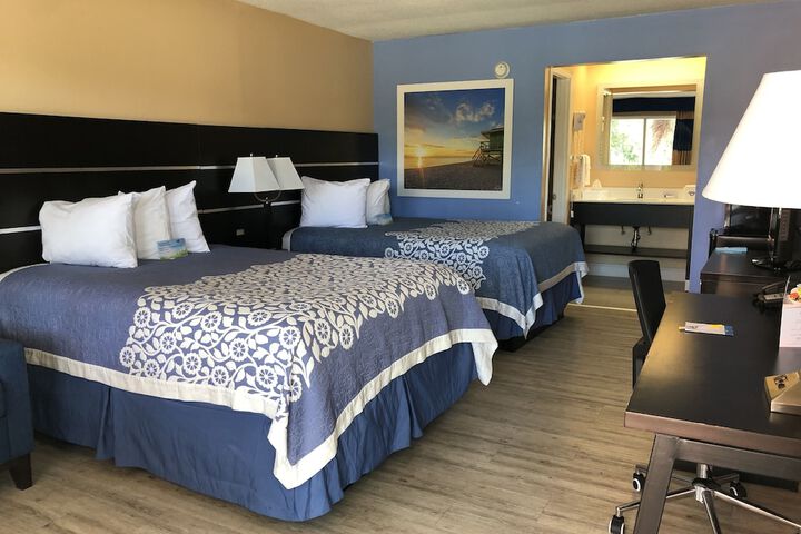 Room 10 of 26