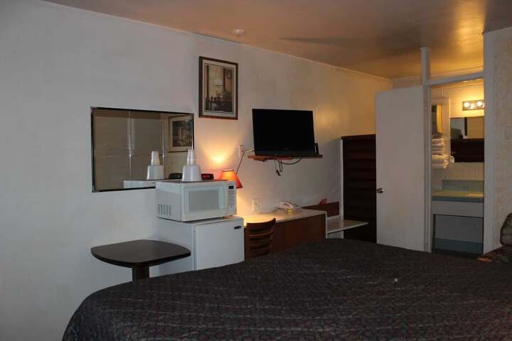 Room 4 of 24