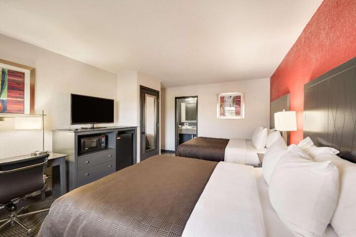 Clarion Inn & Suites Russellville I-40