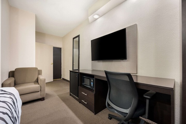 Room 26 of 37
