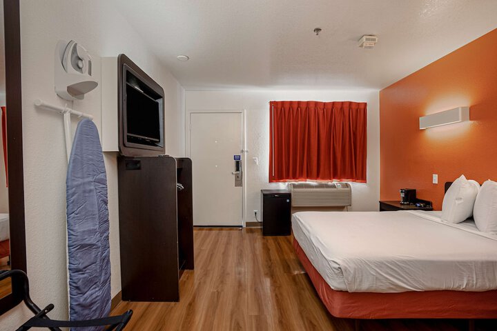Room 18 of 42