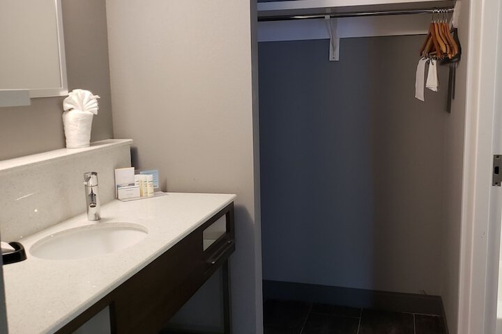 Room 133 of 169