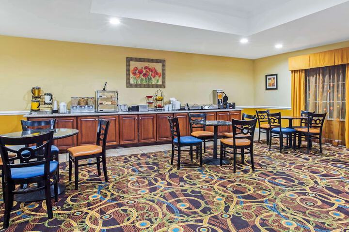 La Quinta Inn & Suites by Wyndham Mobile Satsuma / Saraland