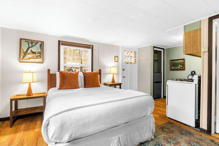 Phoenicia Lodge