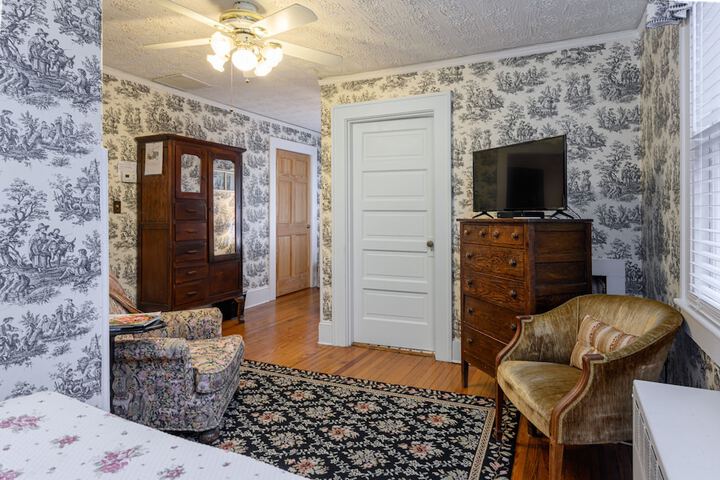 Room 10 of 63