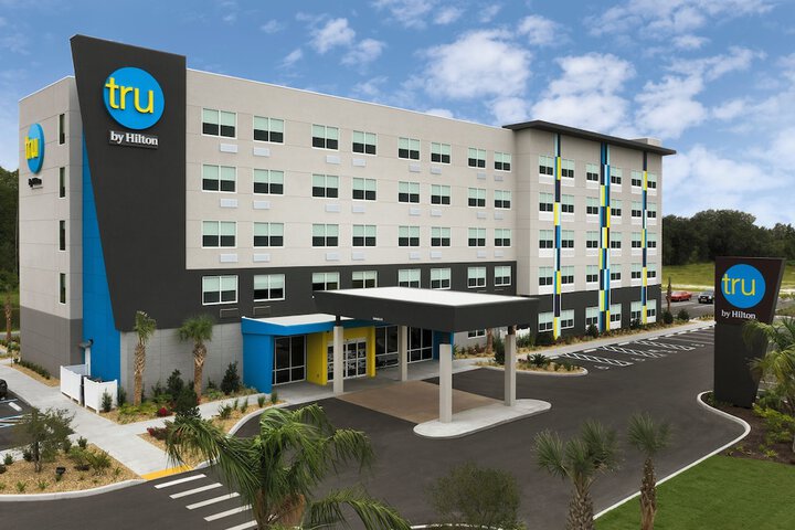 Tru by Hilton Lake City