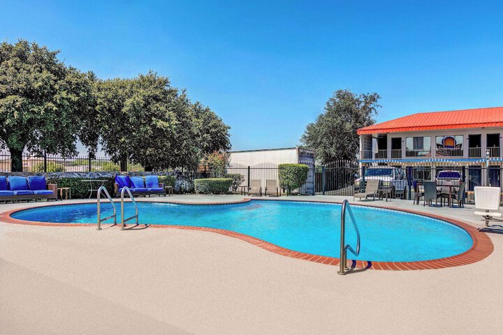 Pool 5 of 25