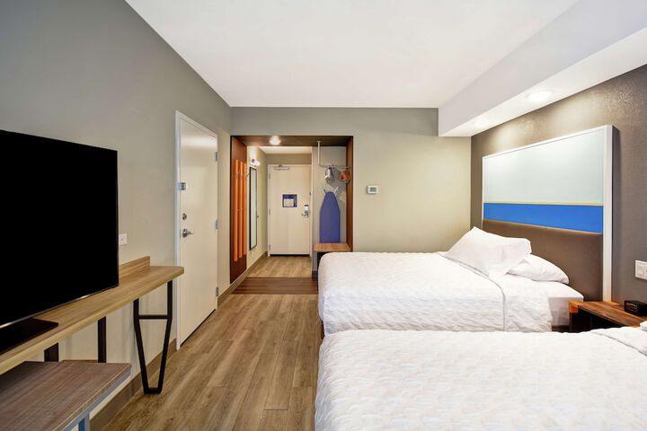 Room 14 of 33