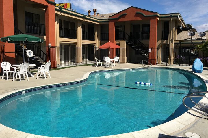 Super 8 by Wyndham Salinas