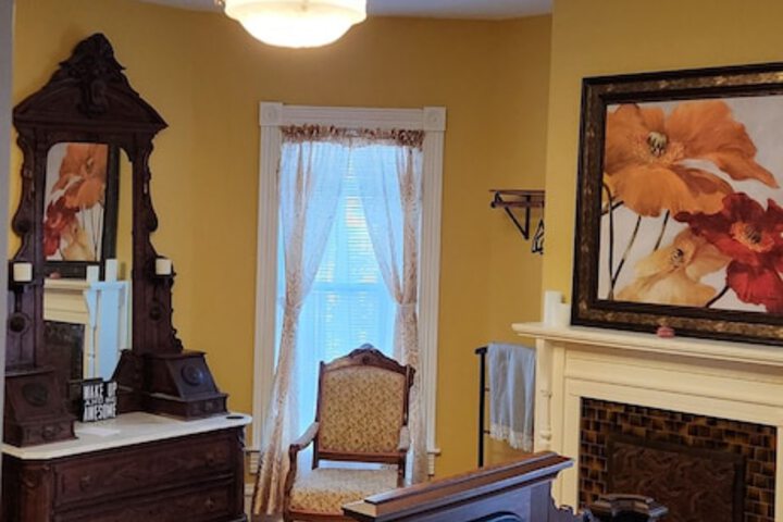 Oaklawn Inn LLC