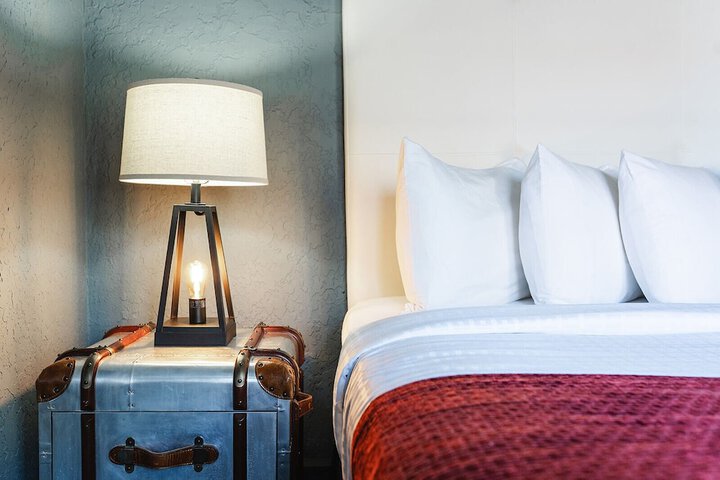 Room 21 of 33