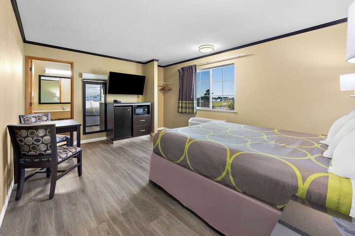 Super 8 by Wyndham Crescent City