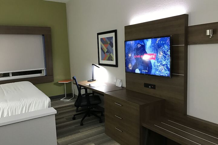 Room 12 of 38