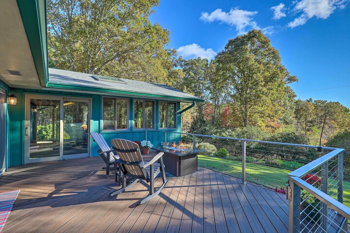 Stunning Fletcher Home: Hot Tub + Fire Pit!