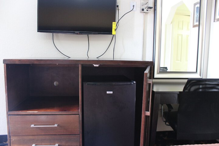 Room 13 of 21
