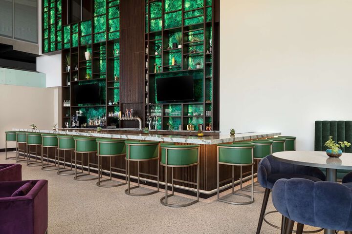 Lounge 95 of 106