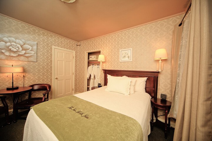 Room 16 of 24