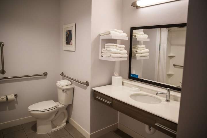 Room 11 of 37