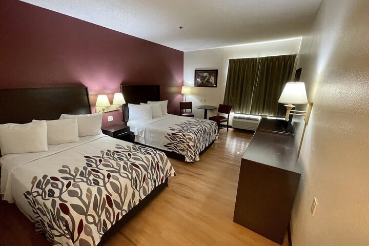 Red Roof Inn Clyde